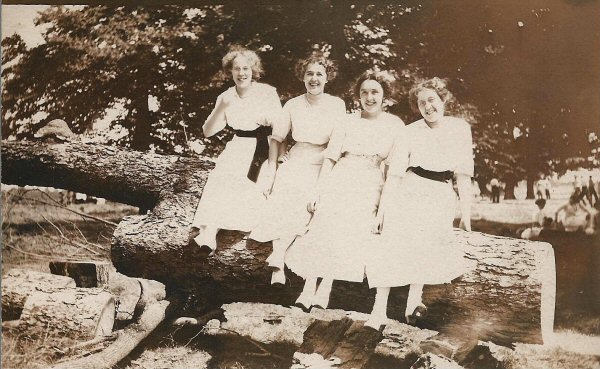 Gill and Hedge Girls